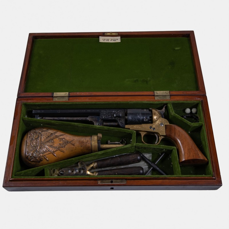 A1811 Revolver Pietta 1851 Navy Gravé Cal. .44 en Coffret